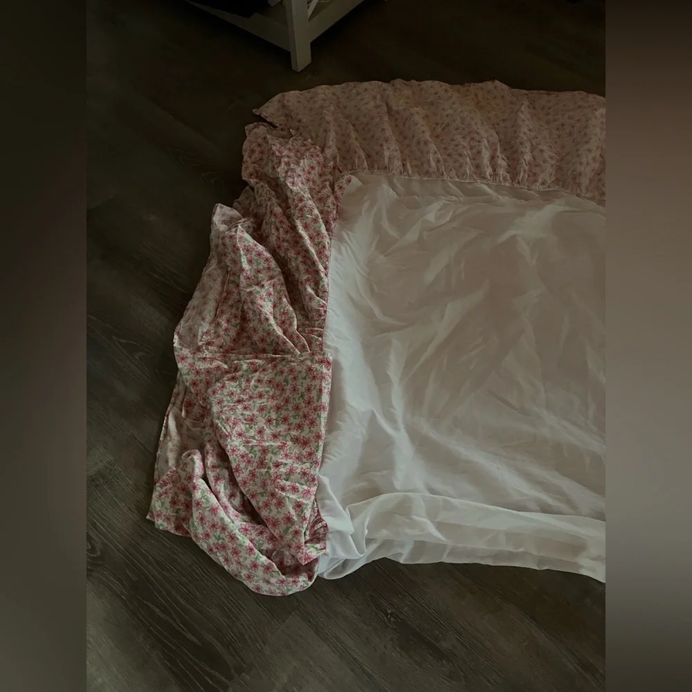Lilly Pulitzer Pink and Green Floral bedskirt - Picture 5 of 10